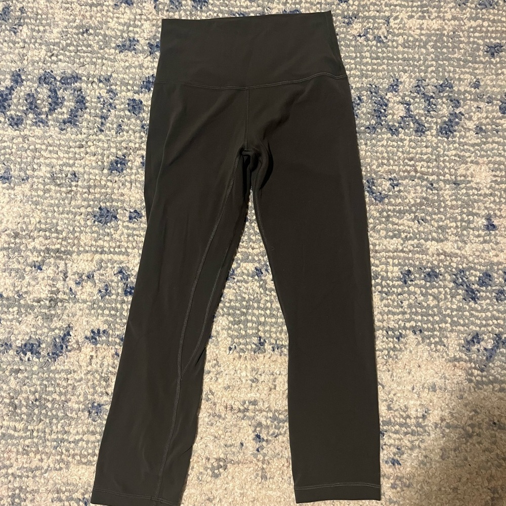 Lululemon Women’s off-Black Leggings 25’ length